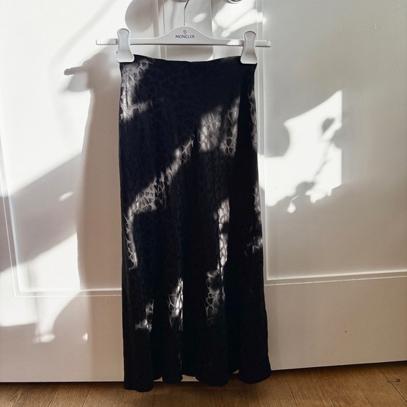 Realisation Par Dresses & Skirts - REALISATION PAR Naomi silk skirt in black Romance pattern